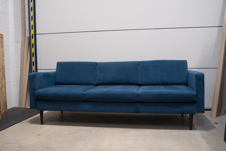 Model 01 Sofa, Teal, Loop 3